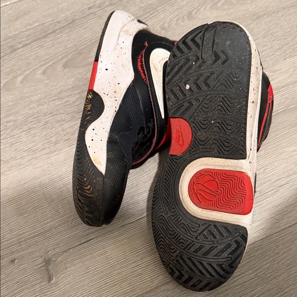 Nike Kids Black and Red Hook-and-Loop Sneakers - Picture 5 of 5